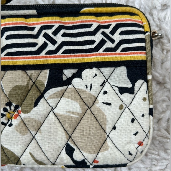 Vera Bradley Wristlet (Dogwood Pattern) - Picture 4 of 9